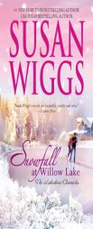 Snowfall at Willow Lake (Lakeside Chronicles) by Susan Wiggs Paperback Book
